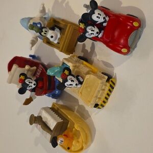 Mickey & Minnie's Runaway- Pirates Caribbean, Dinosaur, Runaway Railway, Everest